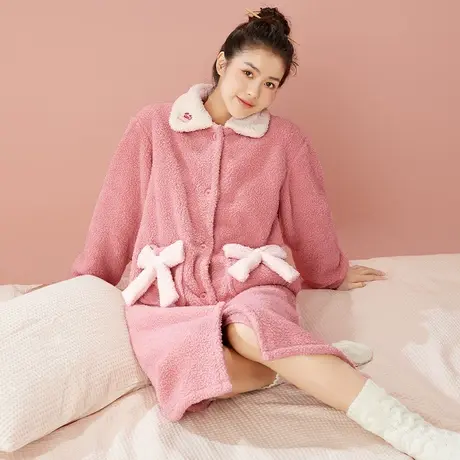 都市丽人米粒绒不易掉毛长袖可爱加厚保暖开襟撞色刺绣女睡裙睡衣图片