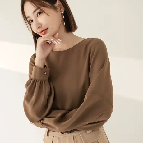 桔熊秋冬简约小衫不易皱通勤圆领落肩泡泡袖上衣女装大码AB18942图片