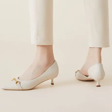 【直播间】千百度新款法式马衔扣侧空单鞋小猫跟浅口女时装单鞋商品大图