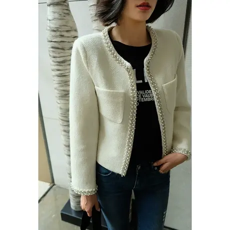 2023秋冬轻奢气质经典白色小香风重工钉珠暗扣女士短外套上衣女图片