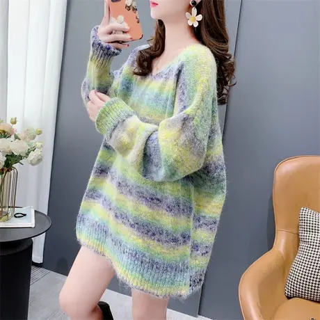 高级感超好看软糯V领毛衣女秋冬2023年新款宽松洋气减龄针织上衣图片