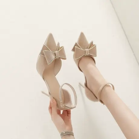 2023年春季新款一字扣水钻中空单鞋法式少女尖头气质高跟鞋女细跟图片