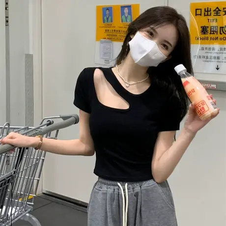 正肩短袖t恤女2023新款夏季辣妹性感修身小众设计感短款上衣ins潮图片