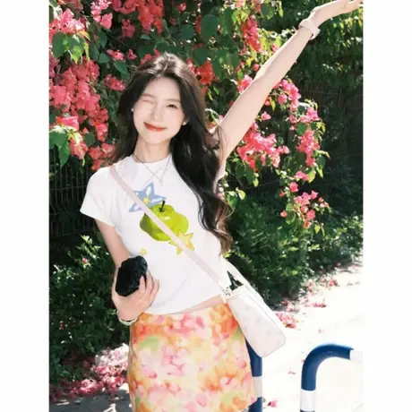 青苹果白色正肩短袖t恤女2025新款夏季短款修身显瘦上衣设计感ins商品大图
