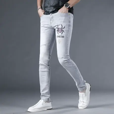 牛仔裤2024新款男夏季薄款浅灰色修身小脚裤烫钻印花潮流男士裤子图片