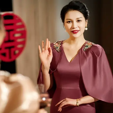喜妈妈婚礼晚礼服裙洋气年轻鱼尾婆婆婚宴装平时可穿气质优雅时尚图片