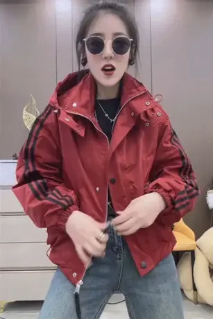 2023年春秋季新爆款三道杠棒球服外套女韩版宽松短款休闲减龄外衣图片