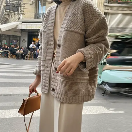 百洛安慵懒风宽松V领长袖毛衣外套女外搭秋新百搭绞花针织开衫厚图片