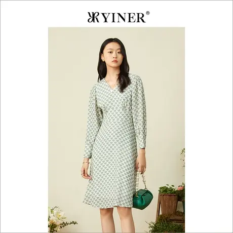 YINER音儿专柜女装2022春季新款高腰爱心印花V领连衣裙图片