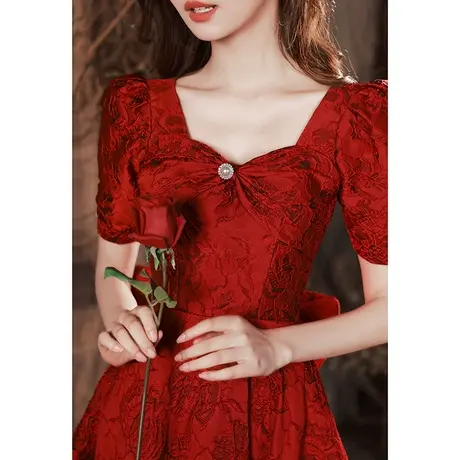 敬酒服新娘夏季在逃公主结婚订婚回门礼服连衣裙高端赫本风酒红色图片