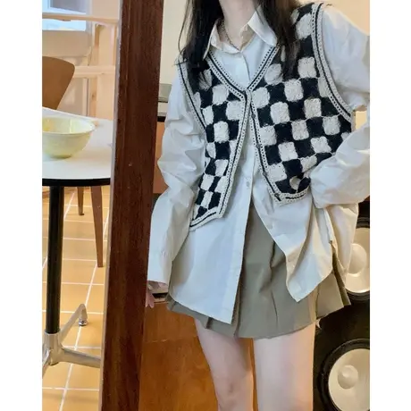 复古棋盘格短款针织马甲女春秋季宽松坎肩日系外搭小背心叠穿开衫图片