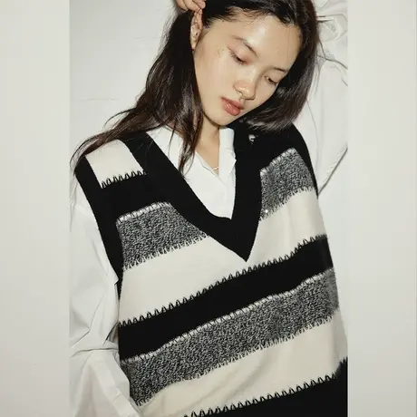 omont蛋挞家 全羊毛针织马甲女2023秋冬新款复古V领宽松无袖毛衣商品大图