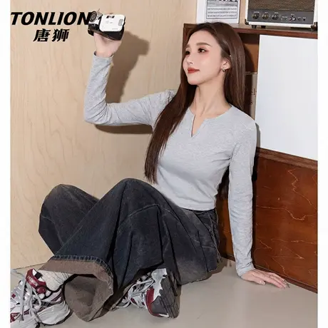 唐狮官方短款长袖t恤女2026新款春小v领打底衫修身显瘦内搭上衣VC图片