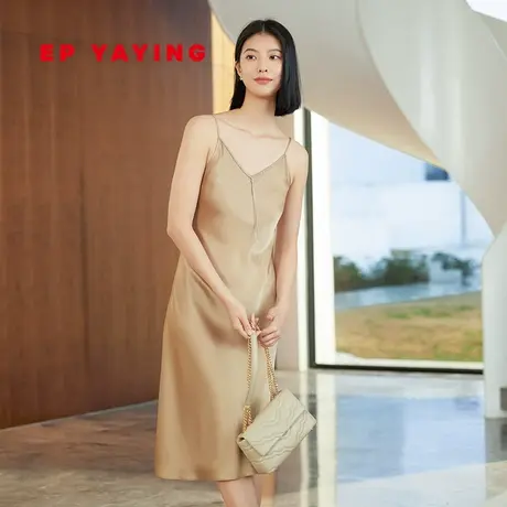 EP YAYING雅莹女装 三醋酸V领修身吊带连衣裙 2023新款4205C图片