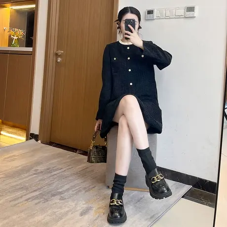 法式秋冬小香风连衣裙2024新款女千金感圆领小黑裙荷叶边大码胖mm图片