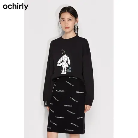 【直播闪降】ochirly欧时力反光印花休闲卫衣春装公仔宽松长袖T恤商品大图