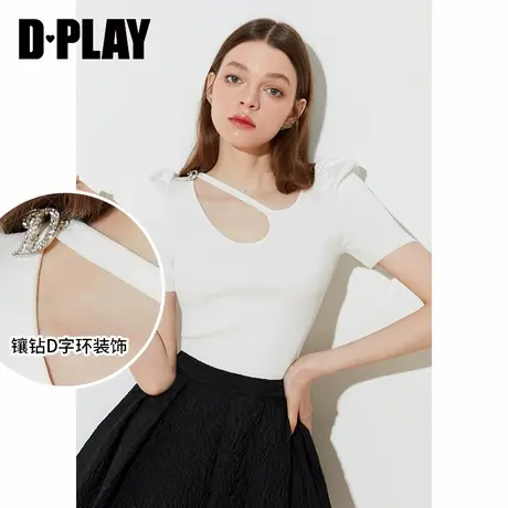 DPLAY夏新简约不对称白色定制镶钻D字环装饰修身针织上衣商品大图