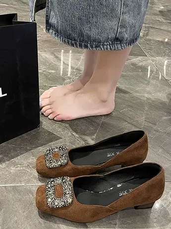 23新款法式气质名媛方头水钻粗跟单鞋女黑色高级感浅口中跟高跟鞋图片