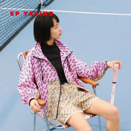 EP雅莹女装 薄款撞色字母印花连帽运动棒球服 2023新款1320A商品大图