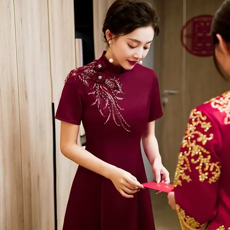 喜妈妈婆婆婚宴装2024新款旗袍简约大气秋冬年轻小个子晚礼服结婚图片