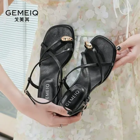 戈美其2025夏季新款一字式扣带夹趾罗马凉鞋高跟粗跟气质仙女凉鞋图片