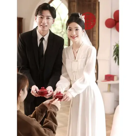 白色订婚礼服女中式两件套V领登记领证冬季长袖轻婚纱敬酒服新娘图片