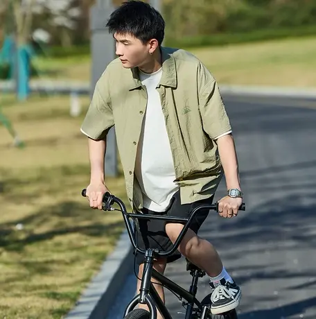 唐狮夏季新款泡泡纱短袖衬衫男翻领下摆双口袋日系复古衬衣外套潮商品大图
