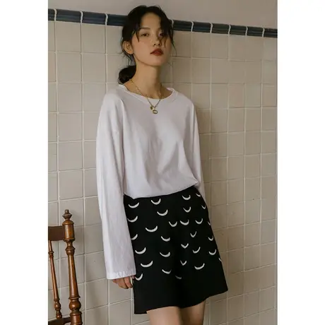 弥古白色纯棉t恤女上衣小众设计感秋季长袖刺绣宽松内搭打底秋装图片