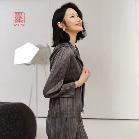 EP雅莹高端系列 运动风褶皱连帽拉链外套上衣 2023新款1225A商品大图