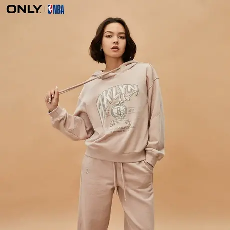 【ONLY奥莱清仓】秋季NBA联名款刺绣印花连帽长袖卫衣女商品大图