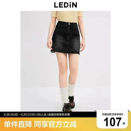 乐町黑色水洗牛仔半裙秋季新款马骝喷色A字挤基础毛边短裙图片