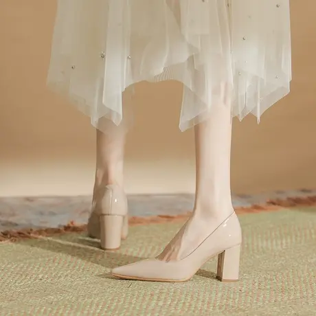 裸色粗跟高跟鞋女2024新款秋季尖头性感漆皮浅口中跟单鞋职业通勤图片