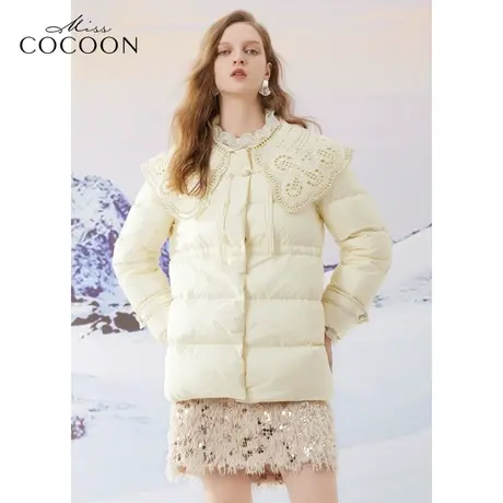 MISSCOCOON千金玛德琳绣花领2023冬装新款女收腰简约气质羽绒服图片