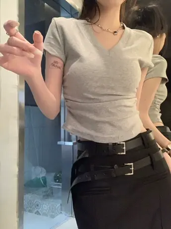 V领不规则正肩短袖t恤女夏季2023新款美式修身显瘦短款辣妹风上衣商品大图