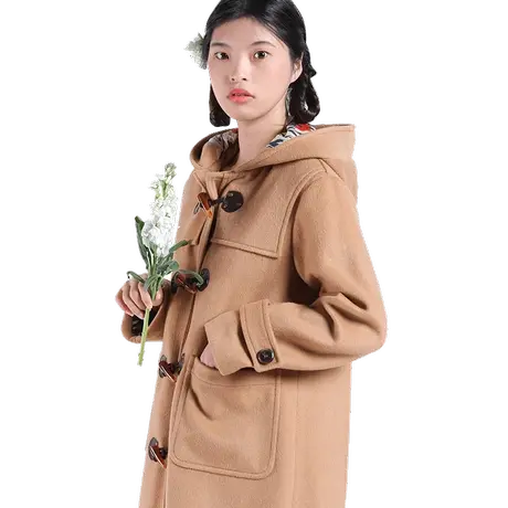 淑女屋旗舰店官网冬季新款合体柔软连帽纽扣卡其色中长款毛呢外套商品大图