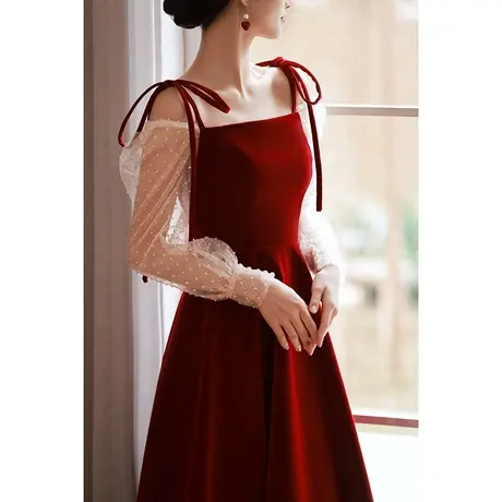 敬酒服新娘2024新款冬季小个子酒红色订婚礼服连衣裙女吊带一字肩图片