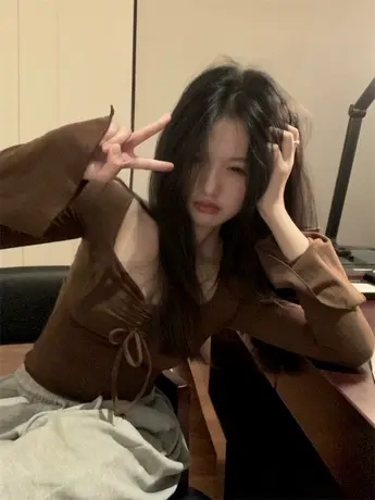 纯欲风辣妹喇叭长袖t恤女性感修身打底衫内搭短上衣2023新款春夏图片