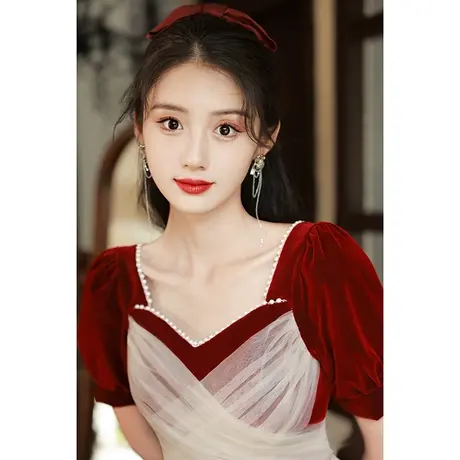 法式敬酒服新娘2023年新款夏季酒红色丝绒结婚回门订婚礼服连衣裙图片