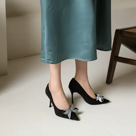 性感黑色高跟鞋女细跟2024年春夏季新款尖头气质浅口水钻职业单鞋图片