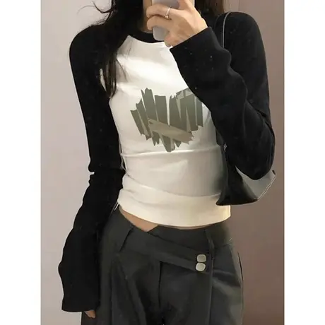 撞色拼接长袖T恤女初秋小个子短款显瘦修身打底小衫爱心上衣体恤商品大图