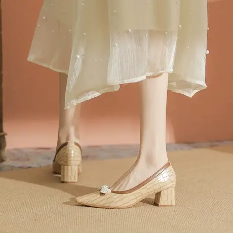 单鞋女2023年夏季新款珍珠蝴蝶结浅口格子纹纯色粗跟尖头高跟鞋图片