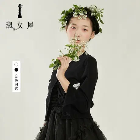 淑女屋官网2022夏季新品女士长袖修身黑色天鹅湖开扣毛衣图片