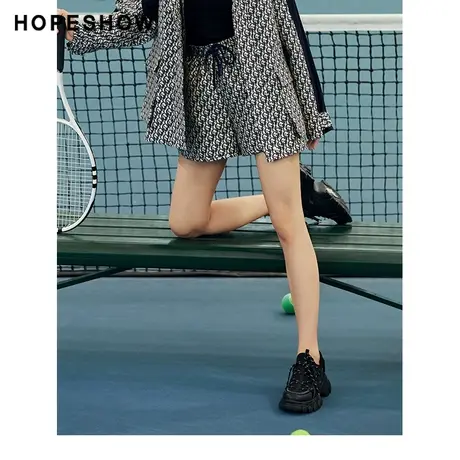 红袖outlets显瘦宽松休闲裤hopeshow2023秋款LOGO印花松紧腰短裤图片