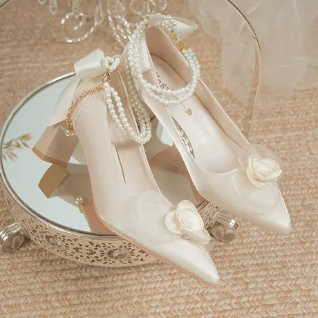 珍珠山茶花朵结婚鞋女香槟色主婚纱新娘鞋订婚粗跟高跟鞋伴娘单鞋图片