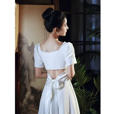 白色缎面晚礼服2024年夏季新款女系带高端轻奢小众气质订婚连衣裙图片