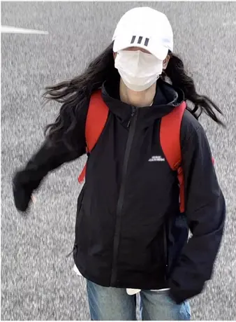 黑色冲锋衣外套女2023新款春秋薄款宽松小个子棒球服开衫连帽上衣图片