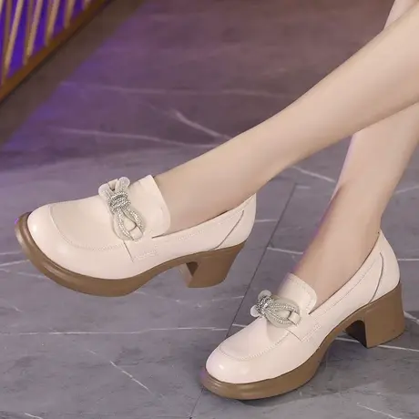 妈妈鞋春秋款洋气新款漆皮粗跟超厚底乐福鞋配裙子气质41大码单鞋商品大图