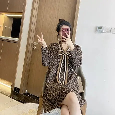 2025秋季大码高端女装轻奢胖mm大码洋气显瘦遮肉连衣裙小香风气质图片