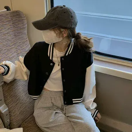 甜系美式短款外套女2025春季新款棒球服立领长袖黑白撞色外套女图片