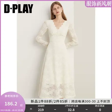 DPLAY2023新法式千金白月光系列奶油杏V领珍珠钻扣蕾丝连衣裙图片